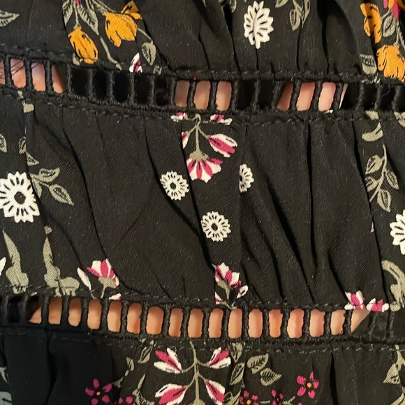 Old Navy Lace Trim Top - Picture 6 of 9